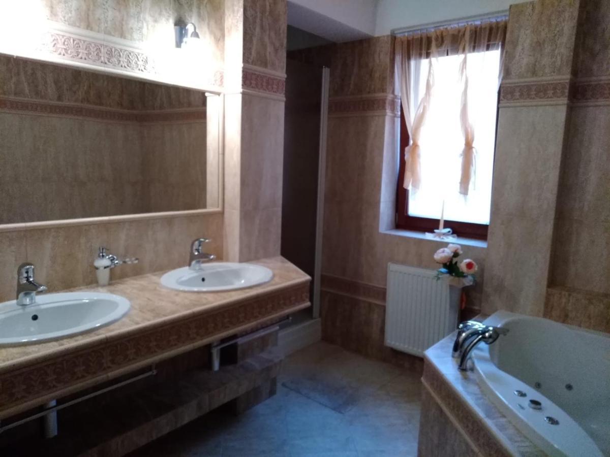 Brezno 2 Izbovy Apartman Sabi Exterior foto